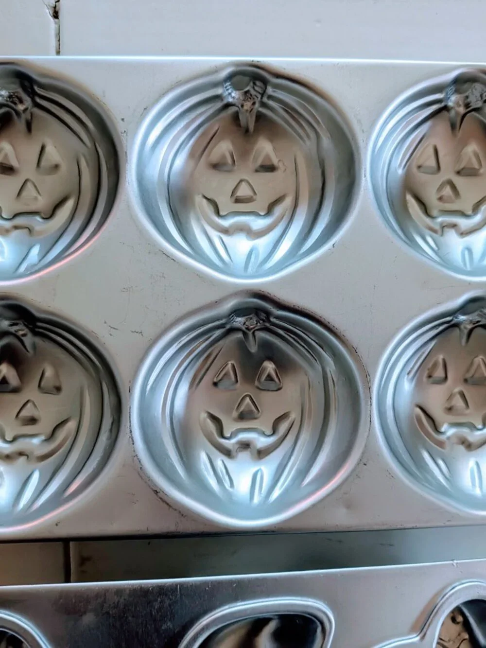 VTG 1983 Set of 2 Wilton Halloween Cake Pans Ghost Pumpkin Mini Mold Metal Bake